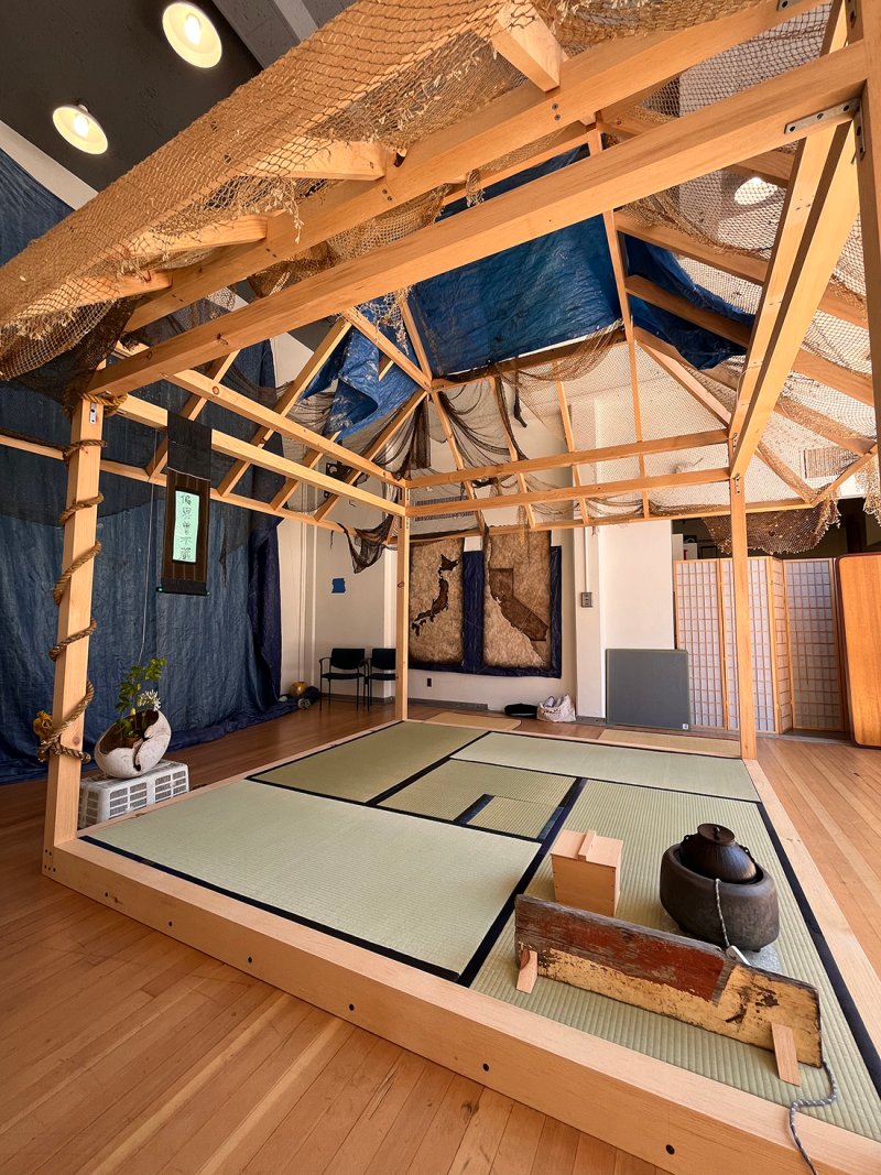 Photo of a wooden structure in the form of a tea house with tatami mats.